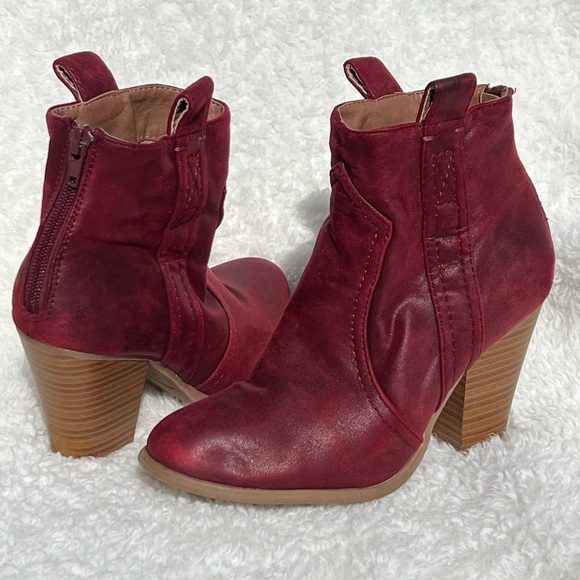 Booties/Cowboy boot - Picture 3 of 6